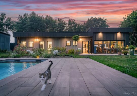 Une maison neuve entre bois et zinc