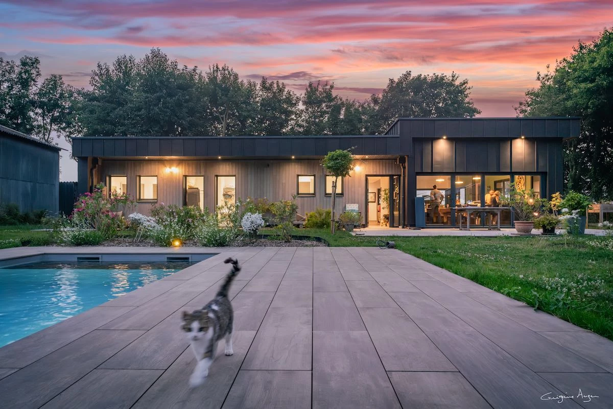Une maison neuve entre bois et zinc